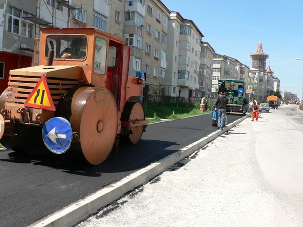 1.4 asternere strat de uzura trotuar  str. Republicii 9.jpg